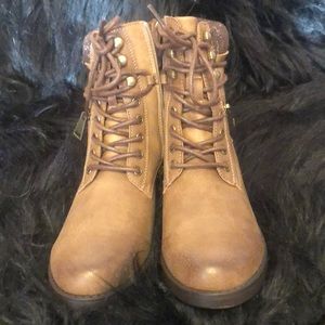 Micheal Kors boots
